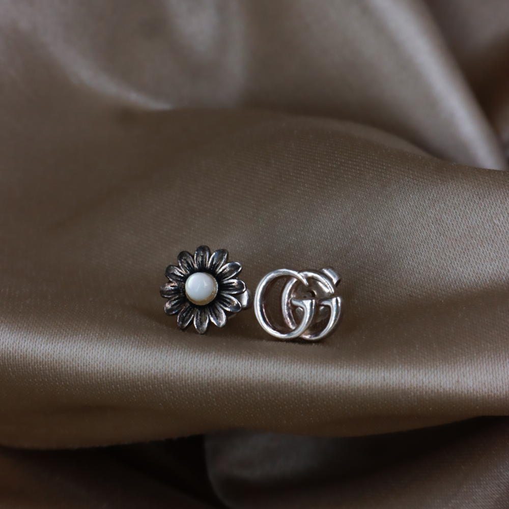 GUCCI  雛菊 GG 不對稱耳環（銀色） ｜附原盒