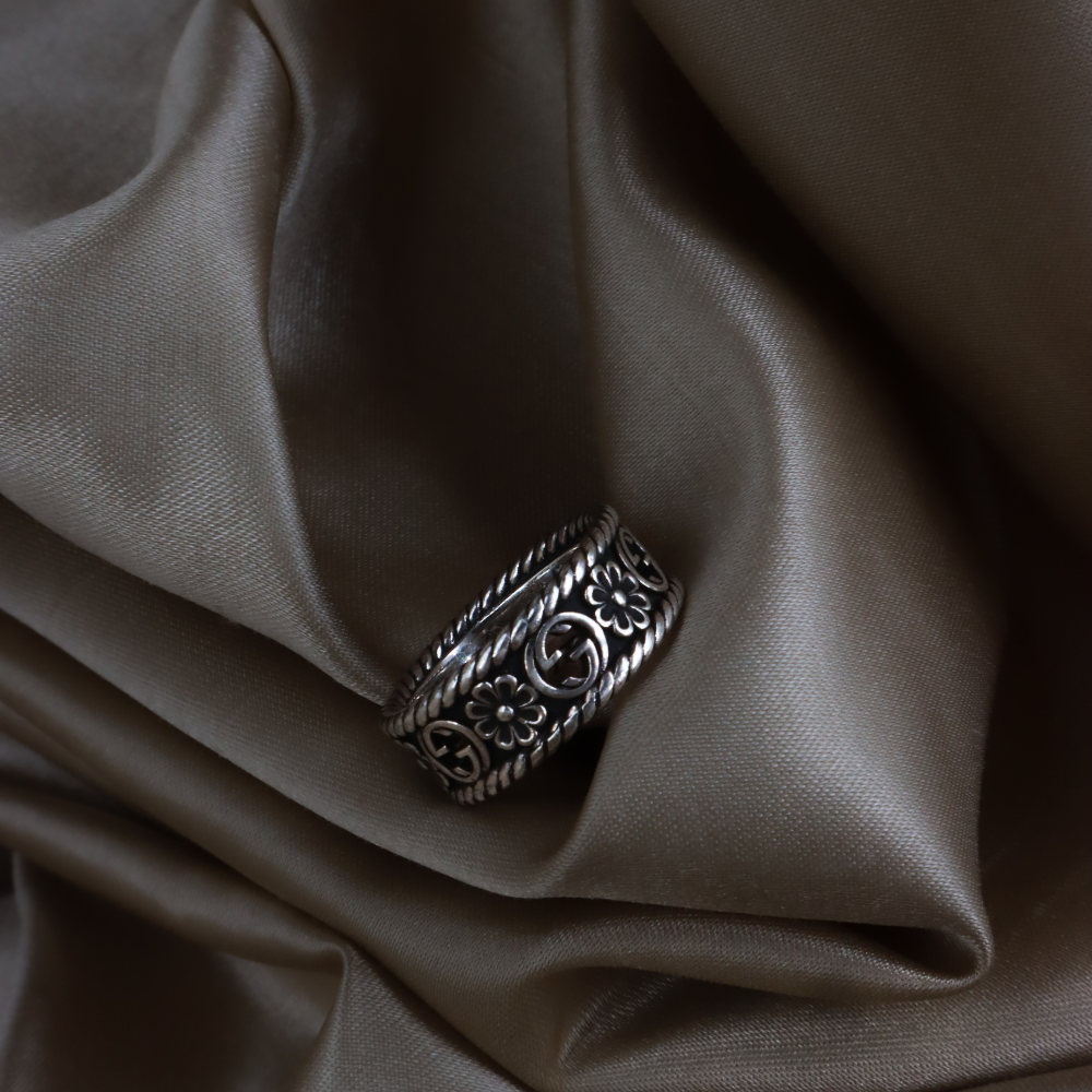 GUCCI  GG 花卉鏤空寬版戒指（銀色）（GG Floral Openwork Ring）