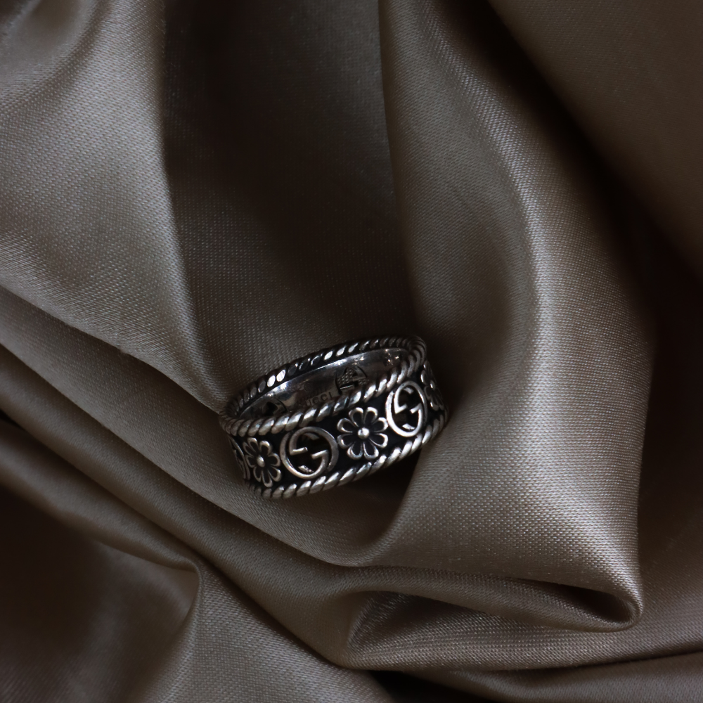 GUCCI  GG 花卉鏤空寬版戒指（銀色）（GG Floral Openwork Ring）
