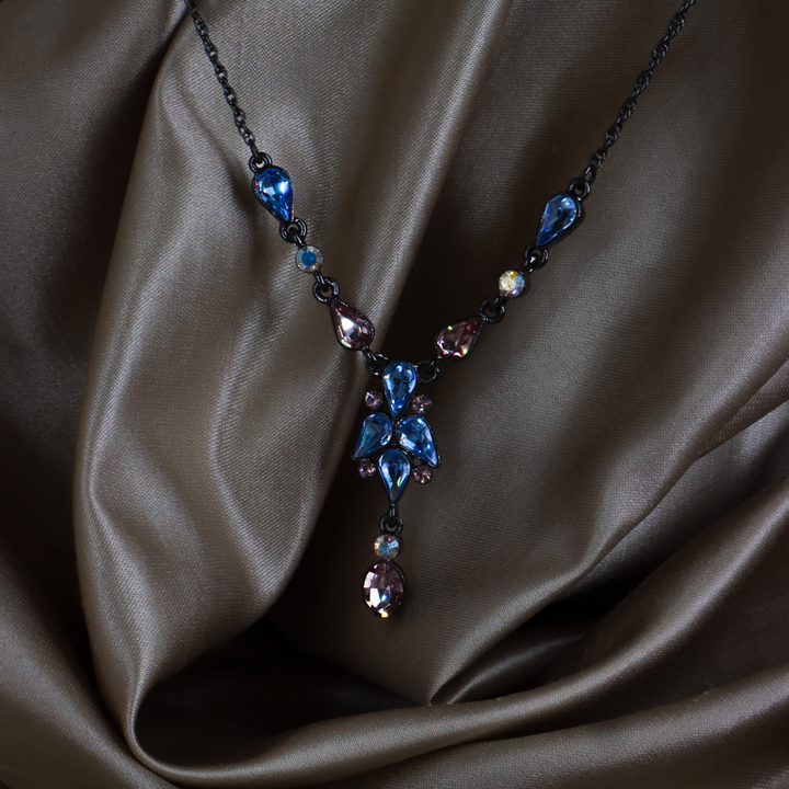GIVENCHY 黑金屬彩色水晶垂墜項鏈（Blue & Pink Crystal Drop款）
