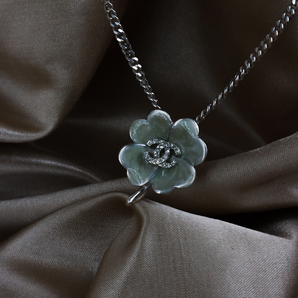 CHANEL 2004 Clover CC Necklace | S-Rank Beauty!