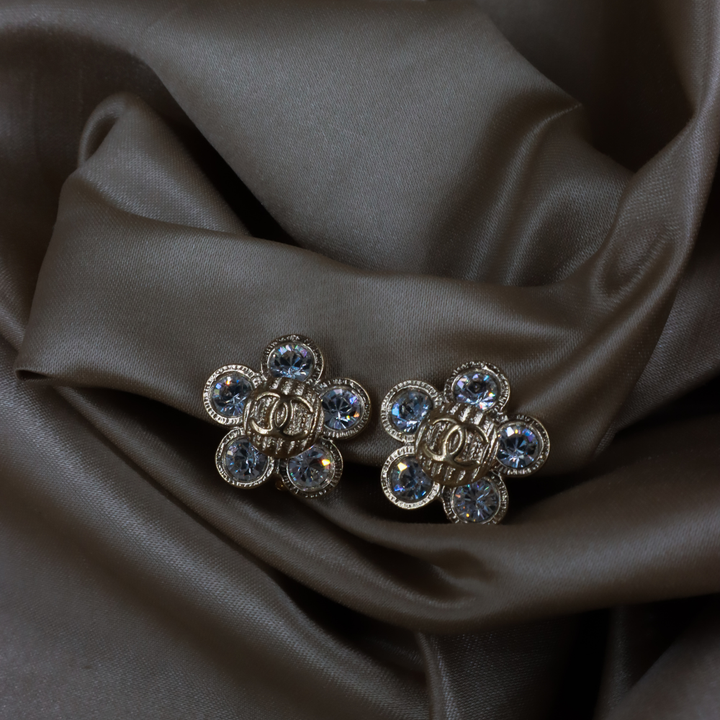 CHANEL 銀色水鑽花朵耳夾｜ 2006年款 ｜未使用級美品
