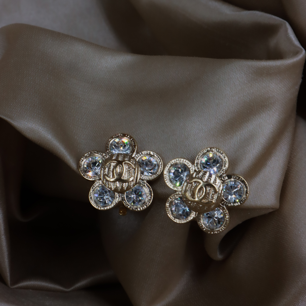 CHANEL 銀色水鑽花朵耳夾｜ 2006年款 ｜未使用級美品