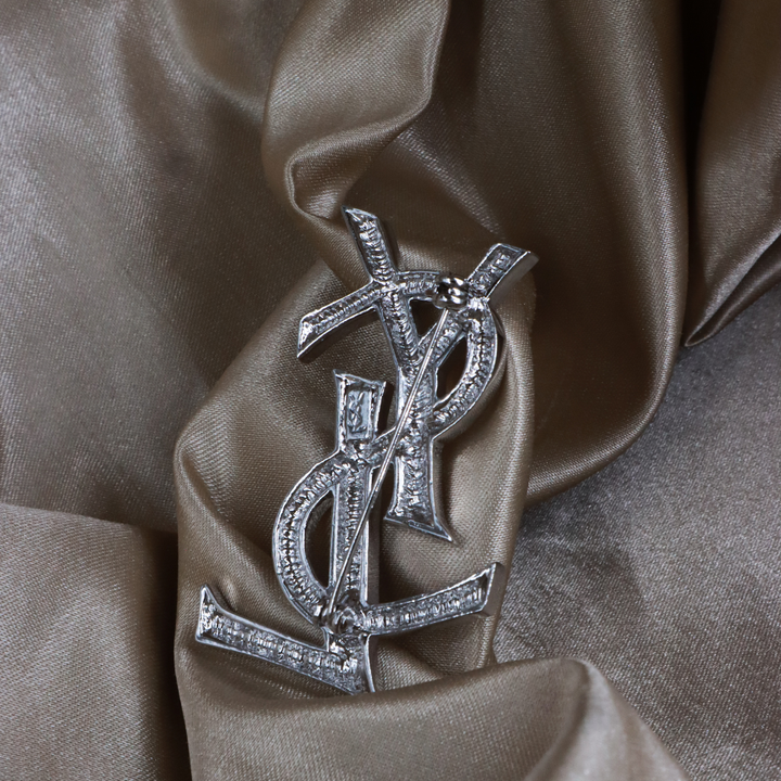 Yves Saint Laurent YSL Monogram 胸針（銀色）｜未使用級美品