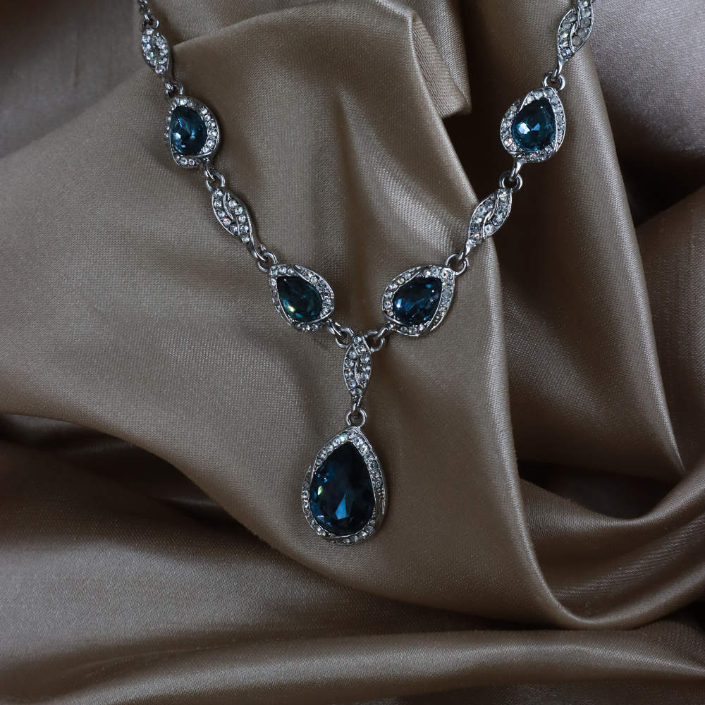 GIVENCHY 銀色深藍水滴水晶垂墜項鏈（Blue Teardrop Crystal Y-Necklace款）