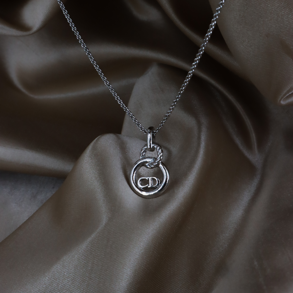 CHRISTIAN DIOR 經典 CD Logo 圓環項鏈｜未使用品