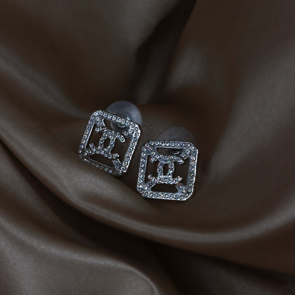 CHANEL COCO amphibole earrings | A rare and brilliant choice