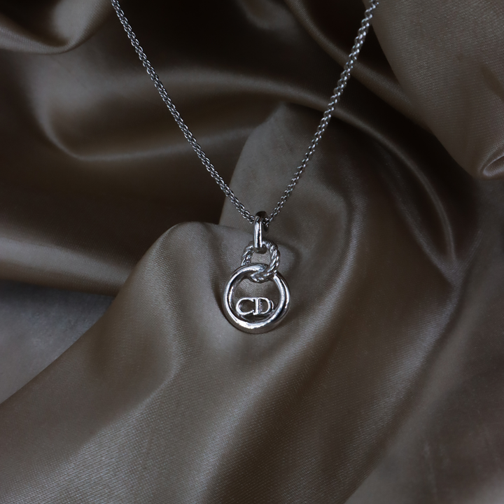 CHRISTIAN DIOR 經典 CD Logo 圓環項鏈｜未使用品