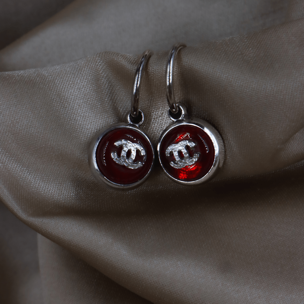 CHANEL 2000 紅色圓形CC圈形耳環（Red Resin CC Hoop Earrings款） - Vintasy耳環