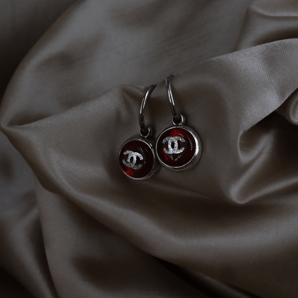 CHANEL 2000 紅色圓形CC圈形耳環（Red Resin CC Hoop Earrings款） - Vintasy耳環