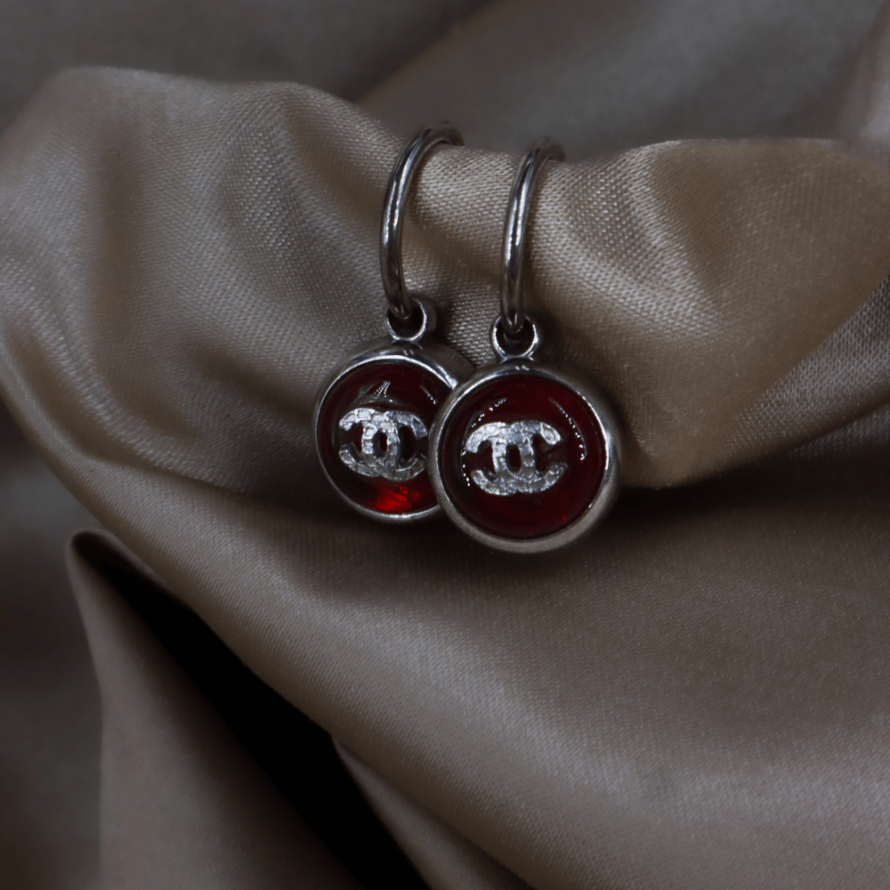 CHANEL 2000 紅色圓形CC圈形耳環（Red Resin CC Hoop Earrings款） - Vintasy耳環