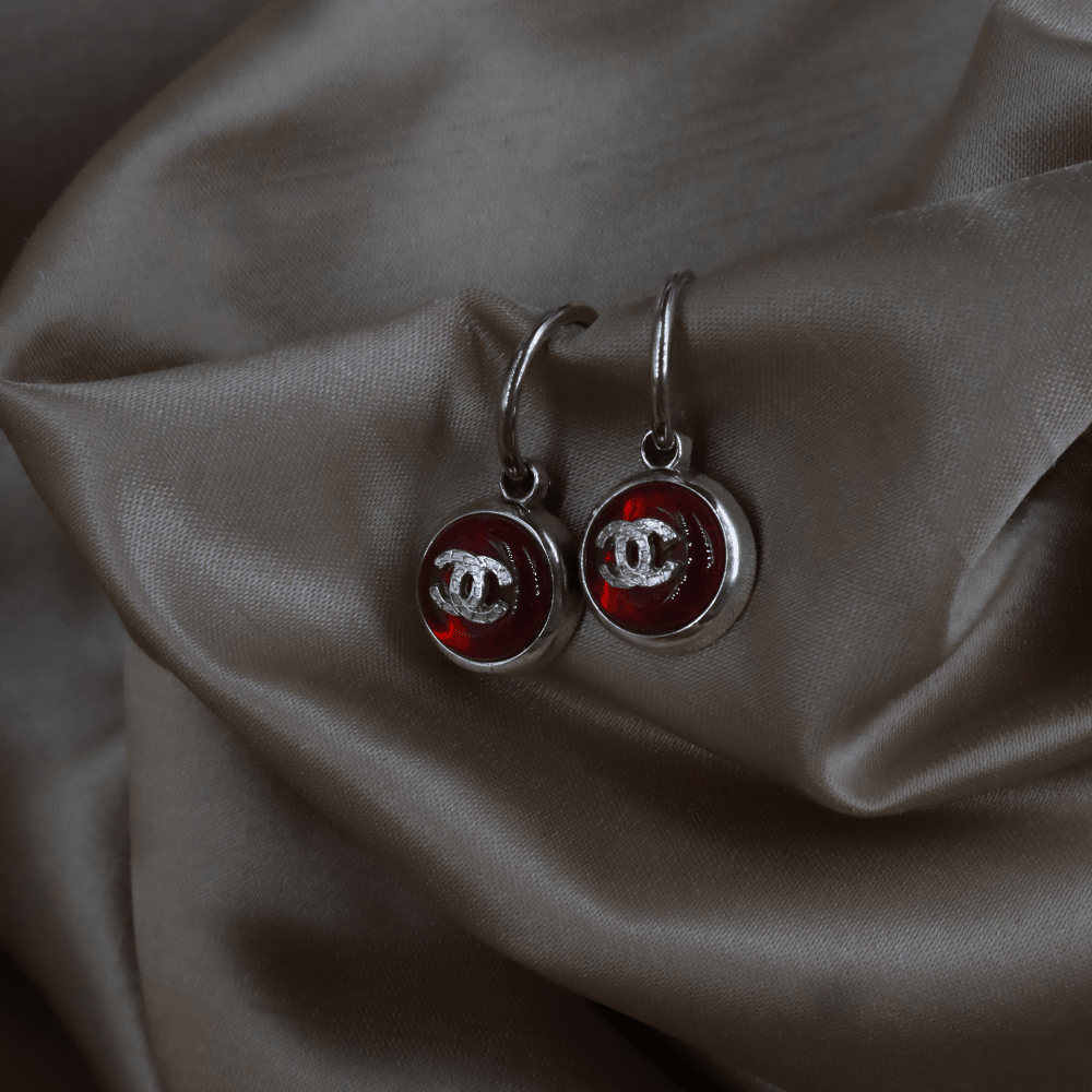 CHANEL 2000 紅色圓形CC圈形耳環（Red Resin CC Hoop Earrings款） - Vintasy耳環