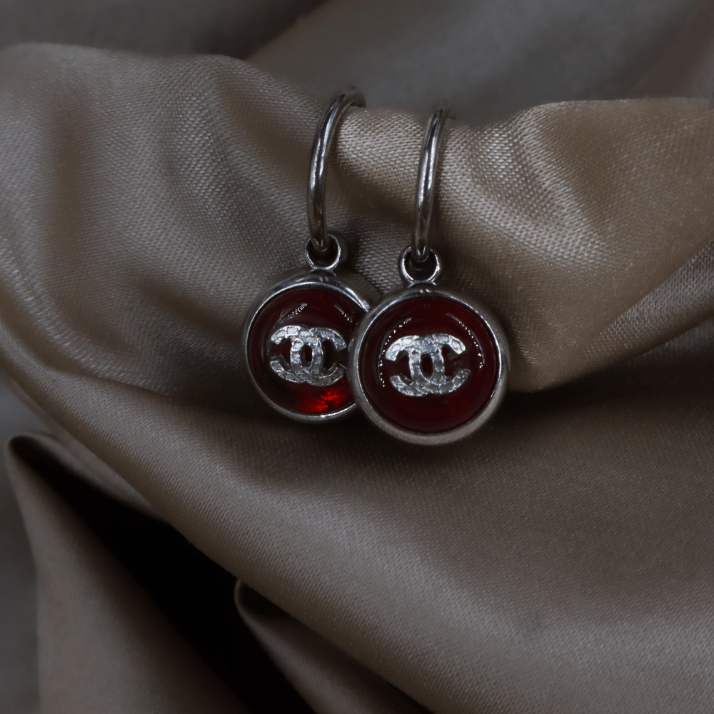 CHANEL 2000 紅色圓形CC圈形耳環（Red Resin CC Hoop Earrings款） - Vintasy耳環