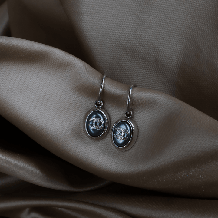 CHANEL 2000年代珍珠雙C 珍珠光澤耳環（藍調款）｜附原盒未使用 - Vintasy