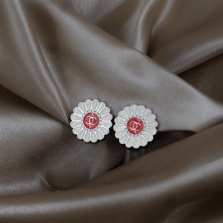 CHANEL 2004 雛菊花 CC Logo 耳夾 ｜未使用級 可愛系列 - Vintasy