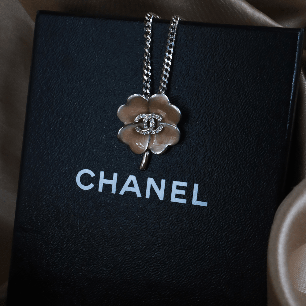 CHANEL 2004 四葉草 CC 項鏈 ｜未使用品！ 附原盒 - Vintasy項鏈