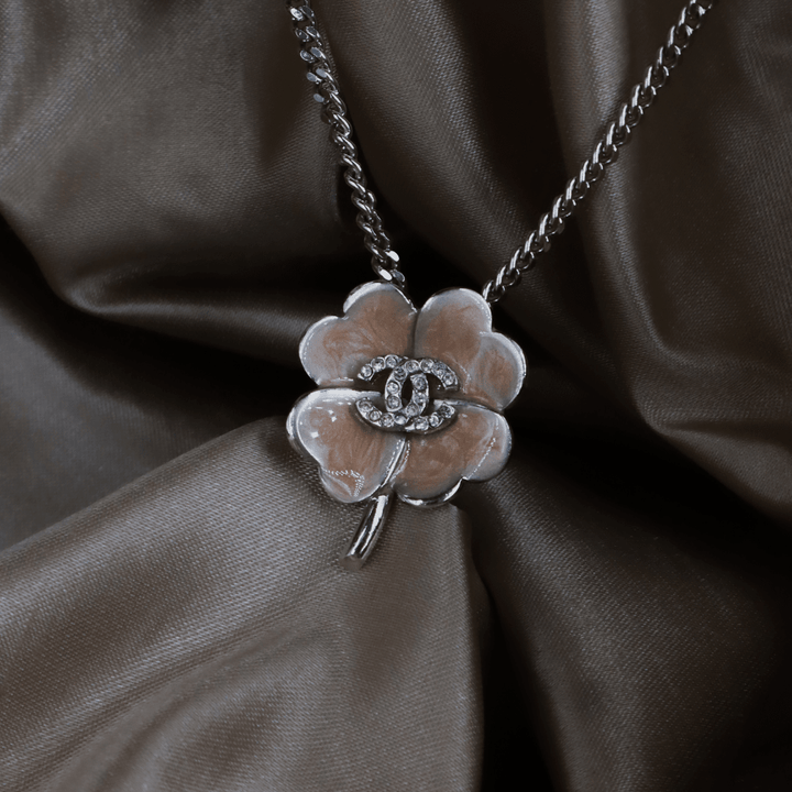 CHANEL 2004 四葉草 CC 項鏈 ｜未使用品！ 附原盒 - Vintasy項鏈