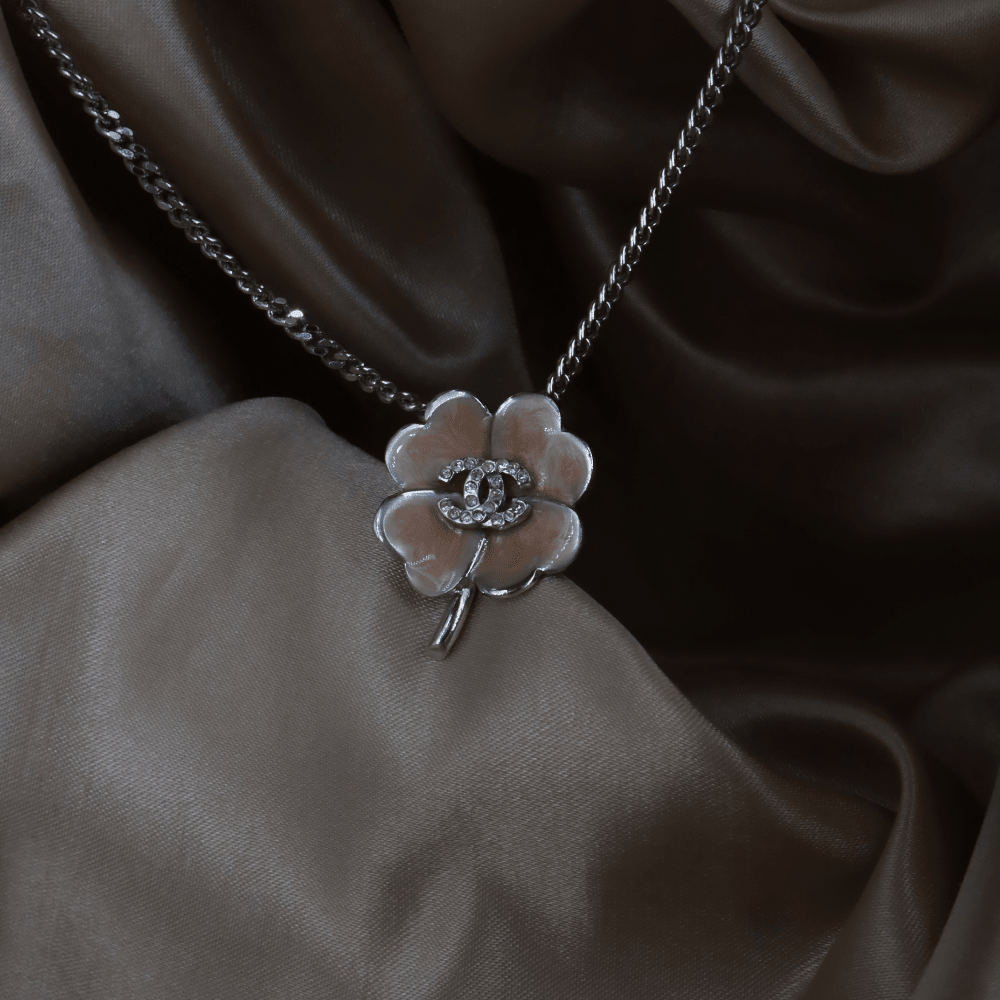 CHANEL 2004 四葉草 CC 項鏈 ｜未使用品！ 附原盒 - Vintasy項鏈