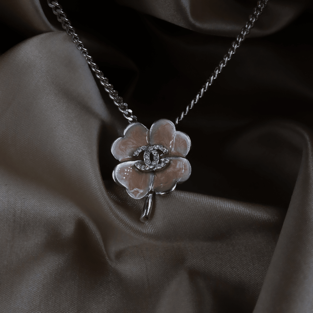 CHANEL 2004 四葉草 CC 項鏈 ｜未使用品！ 附原盒 - Vintasy項鏈