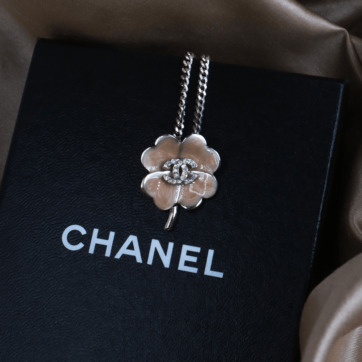 CHANEL 2004 四葉草 CC 項鏈 ｜未使用品！ 附原盒 - Vintasy項鏈