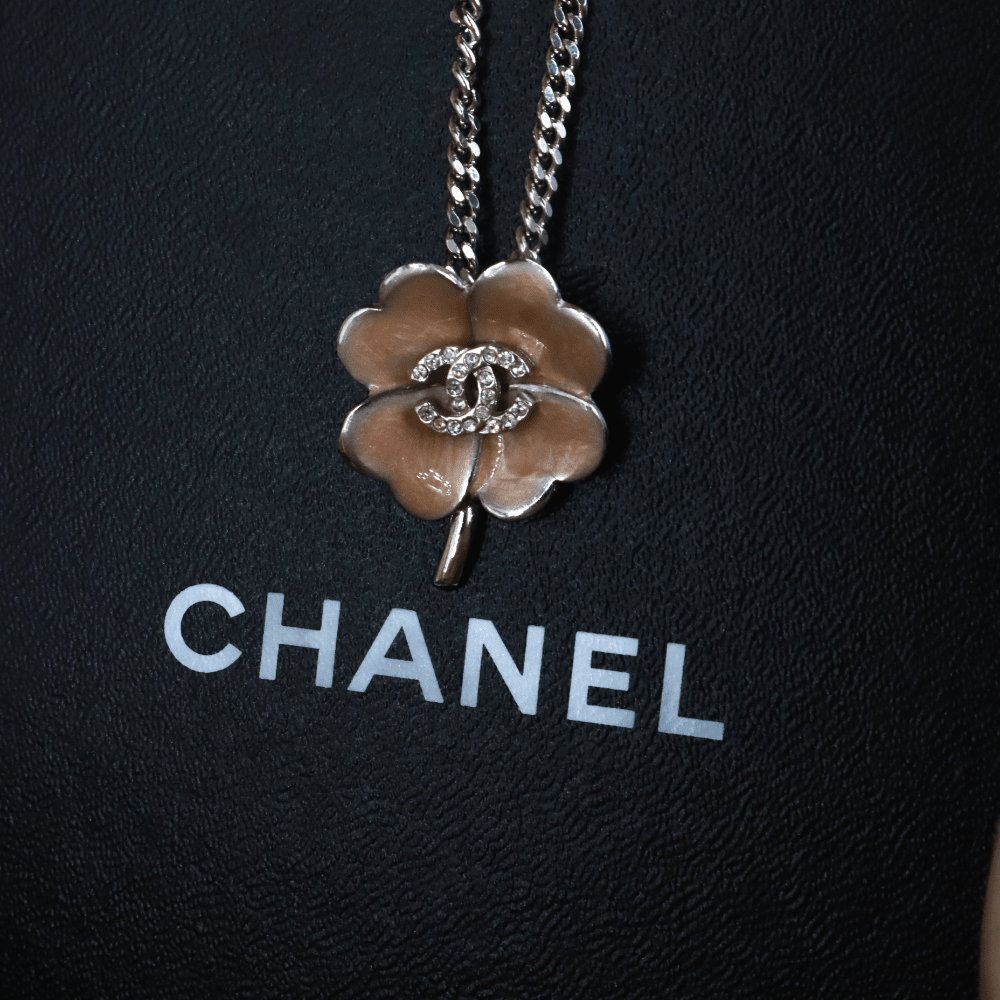 CHANEL 2004 四葉草 CC 項鏈 ｜未使用品！ 附原盒 - Vintasy項鏈
