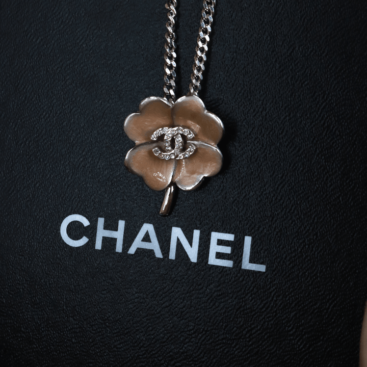 CHANEL 2004 四葉草 CC 項鏈 ｜未使用品！ 附原盒 - Vintasy項鏈