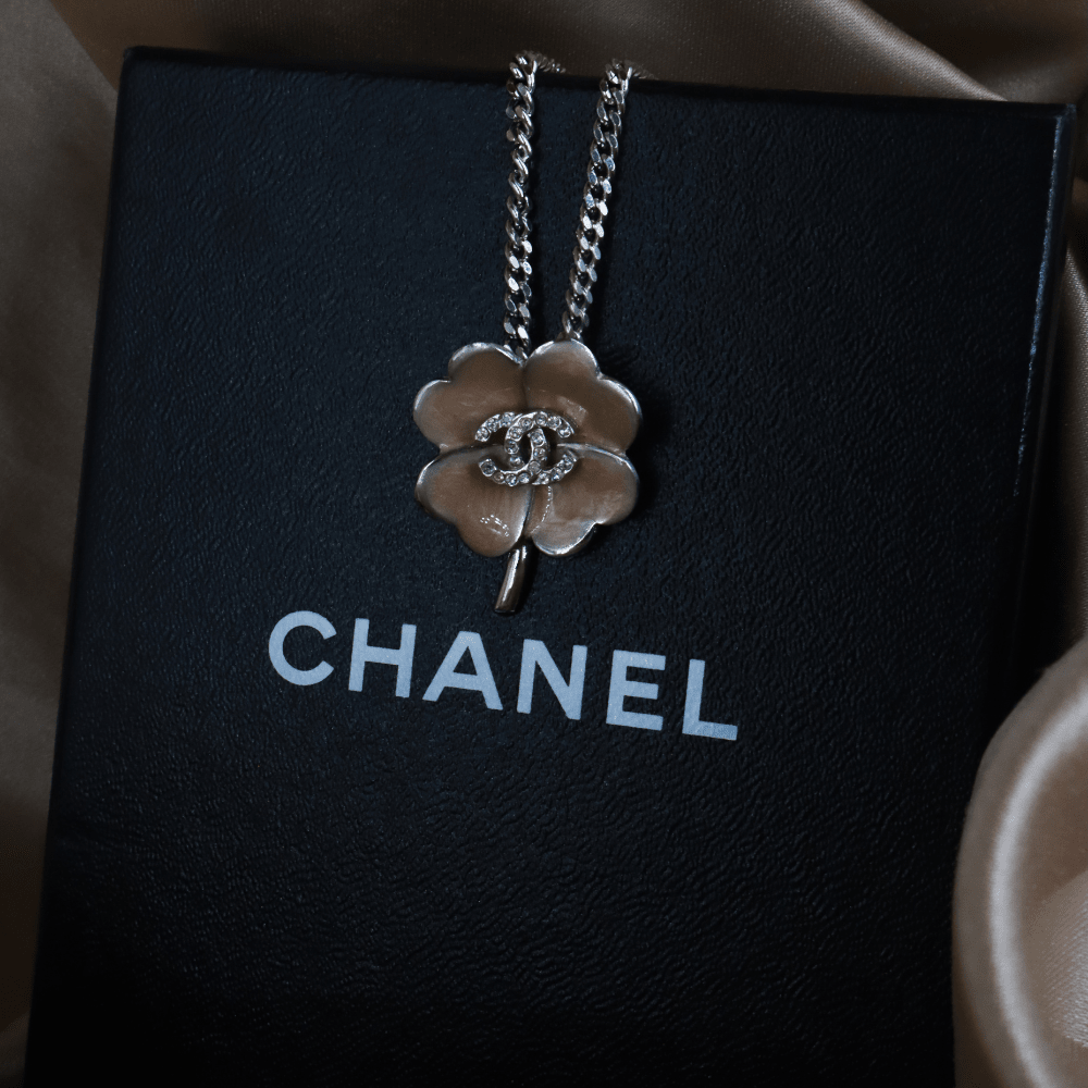 CHANEL 2004 四葉草 CC 項鏈 ｜未使用品！ 附原盒 - Vintasy項鏈