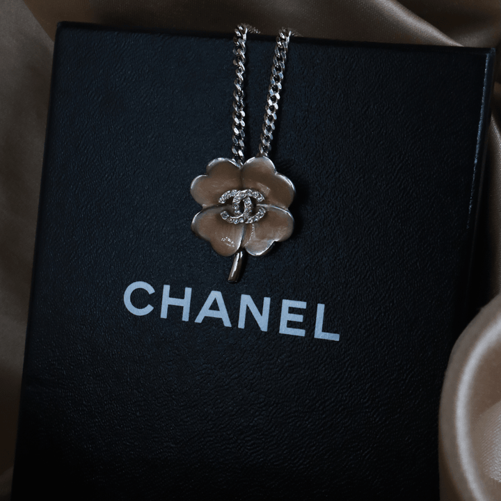 CHANEL 2004 四葉草 CC 項鏈 ｜未使用品！ 附原盒 - Vintasy項鏈