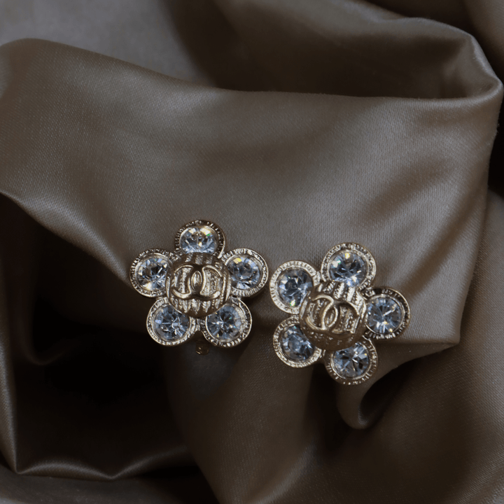 CHANEL 銀色水鑽花朵耳夾｜ 2006年款 ｜未使用級美品 - Vintasy