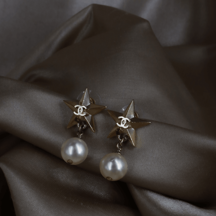 Chanel 金色星星珍珠垂吊耳環｜2017年款式 - Vintasy