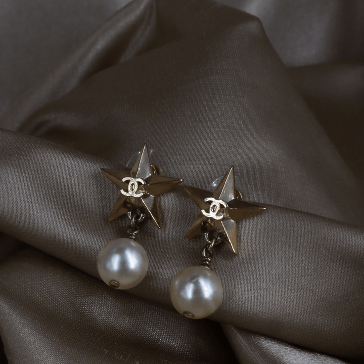 Chanel 金色星星珍珠垂吊耳環｜2017年款式 - Vintasy