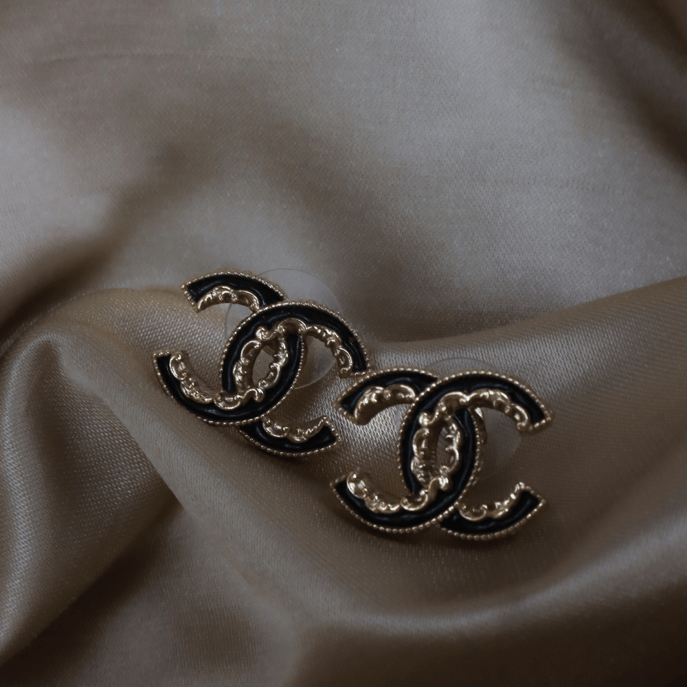 CHANEL 黑金雙C Logo 耳環｜2023年款 超罕見款｜附原盒 - Vintasy