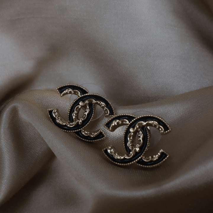 CHANEL 黑金雙C Logo 耳環｜2023年款 超罕見款｜附原盒 - Vintasy