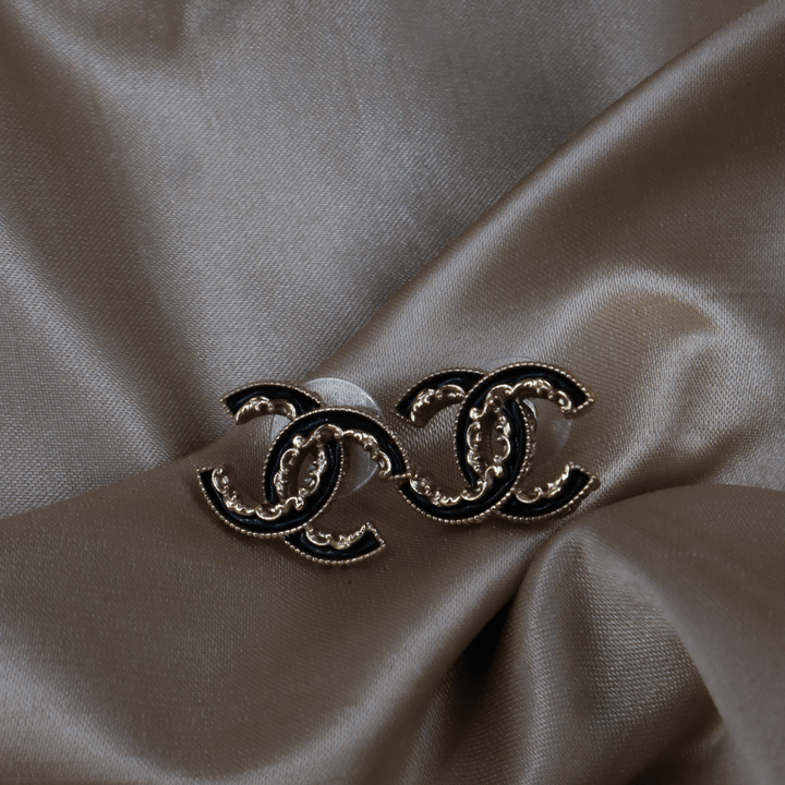 CHANEL 黑金雙C Logo 耳環｜2023年款 超罕見款｜附原盒 - Vintasy