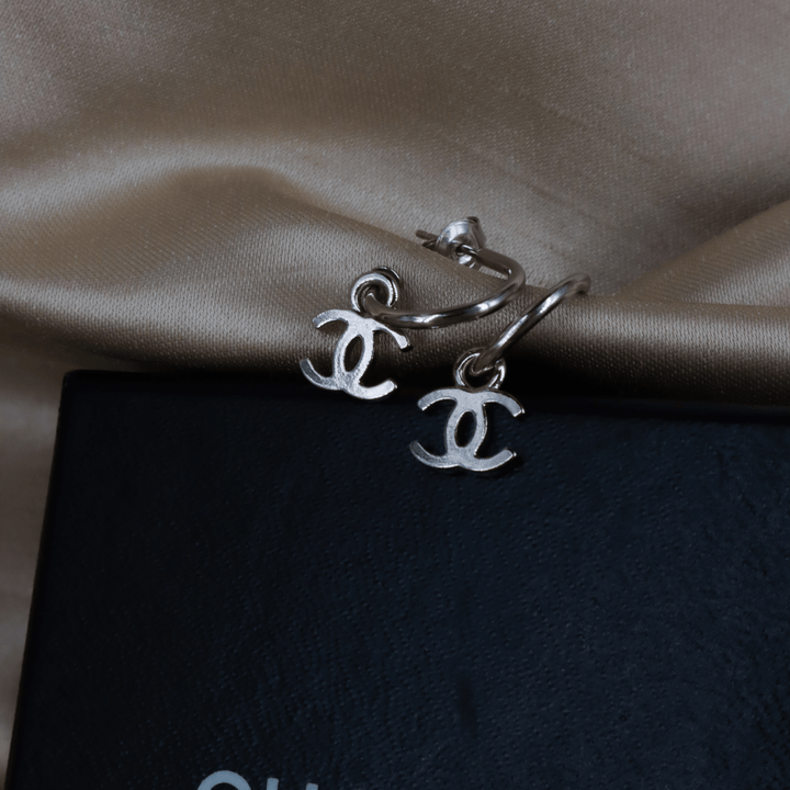 CHANEL 銀色小圈垂墜雙C耳環｜附原盒 近未使用 - Vintasy