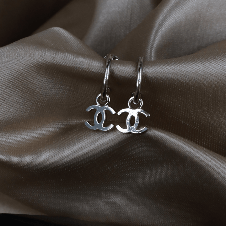 CHANEL 銀色小圈垂墜雙C耳環｜附原盒 近未使用 - Vintasy