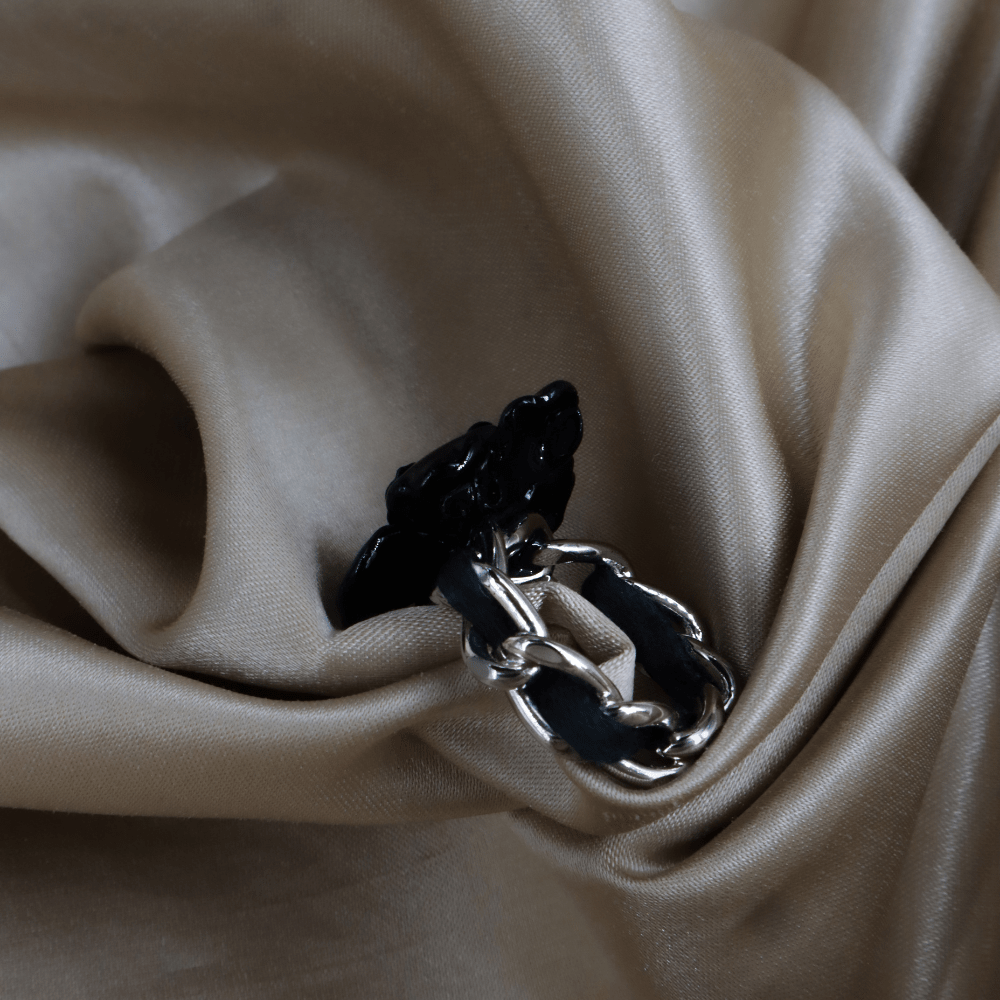 CHANEL Camellia Flower Ring（黑色山茶花戒指）| S級美品 附原盒 - Vintasy