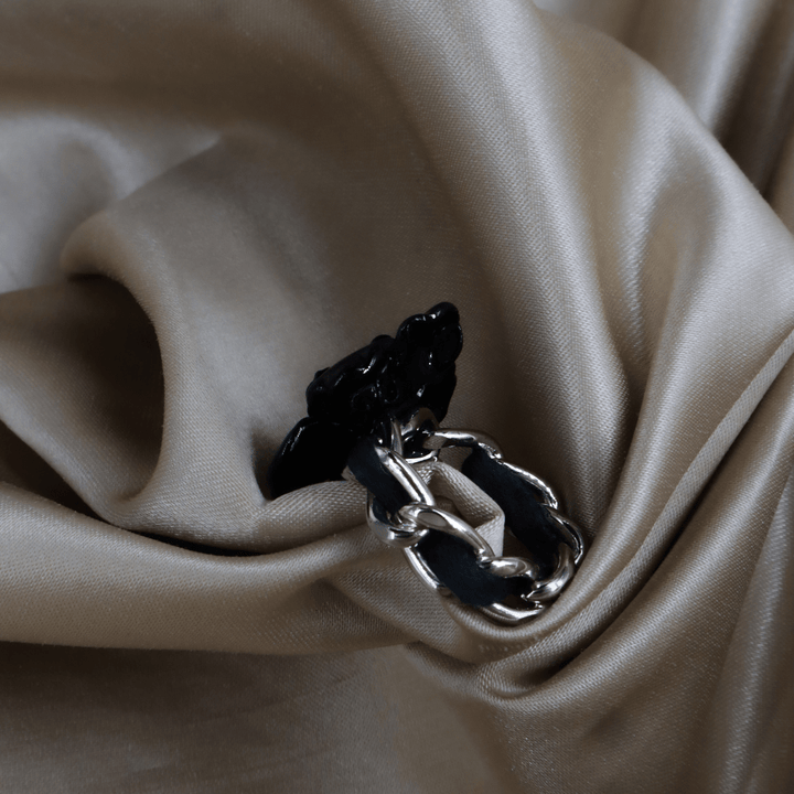 CHANEL Camellia Flower Ring（黑色山茶花戒指）| S級美品 附原盒 - Vintasy
