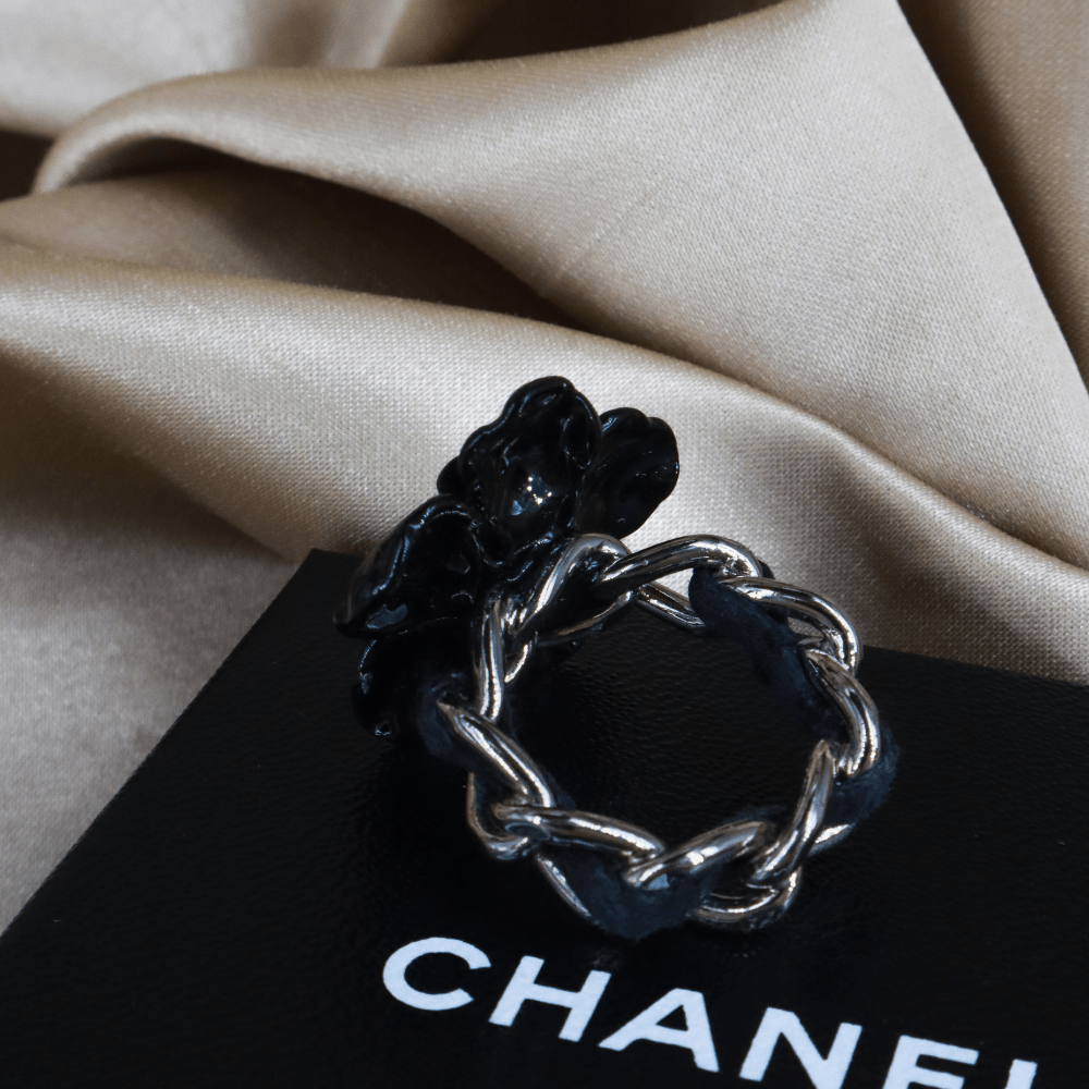 CHANEL Camellia Flower Ring（黑色山茶花戒指）| S級美品 附原盒 - Vintasy