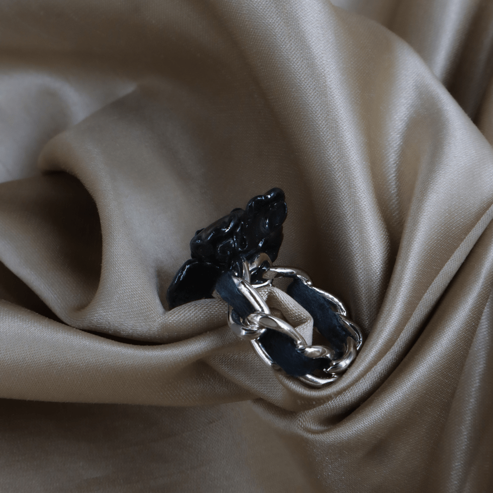 CHANEL Camellia Flower Ring（黑色山茶花戒指）| S級美品 附原盒 - Vintasy