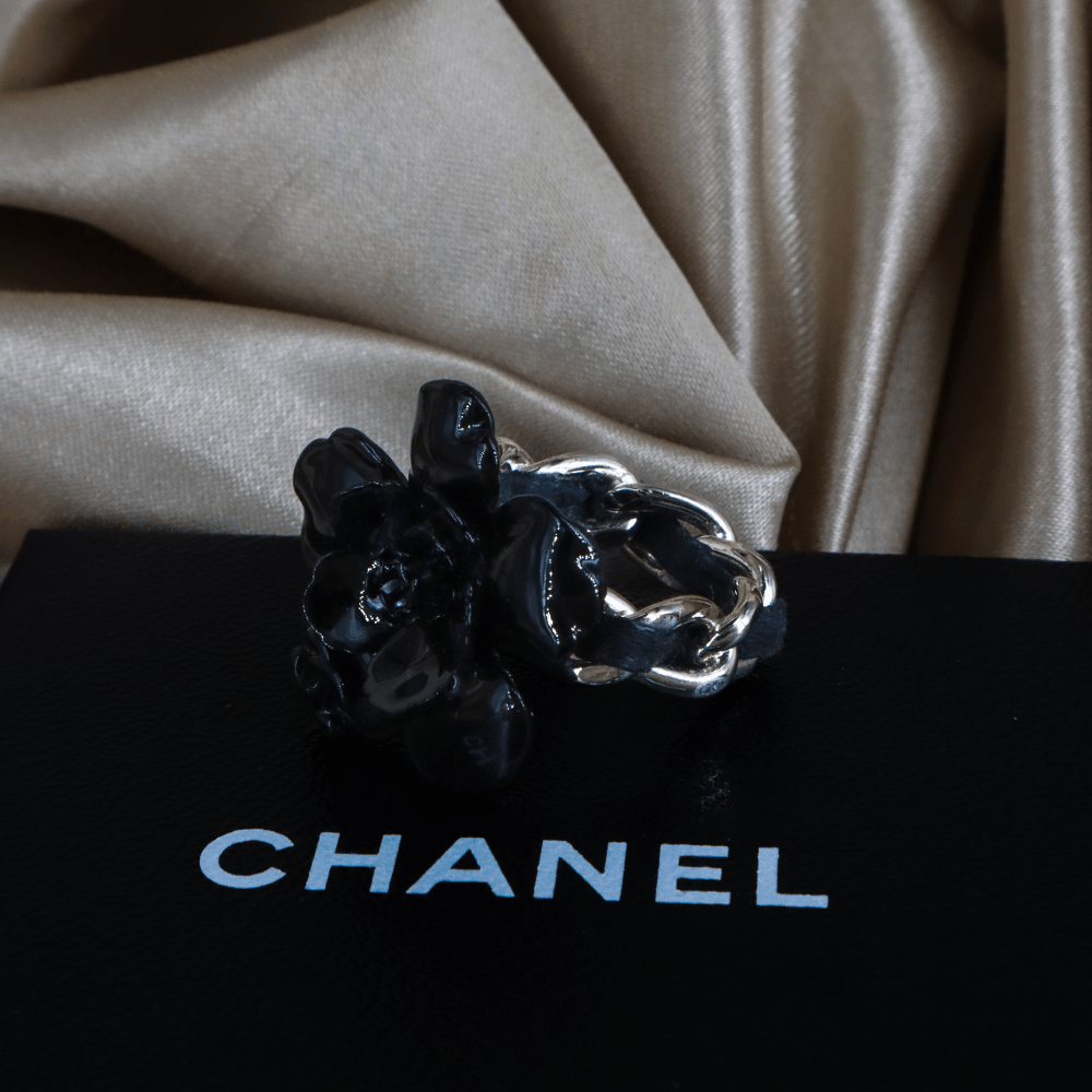 CHANEL Camellia Flower Ring（黑色山茶花戒指）| S級美品 附原盒 - Vintasy