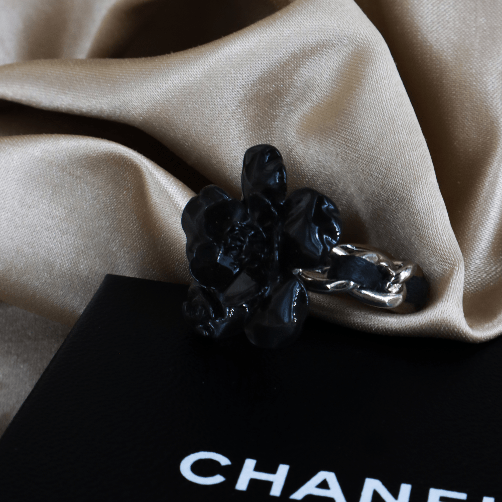 CHANEL Camellia Flower Ring（黑色山茶花戒指）| S級美品 附原盒 - Vintasy