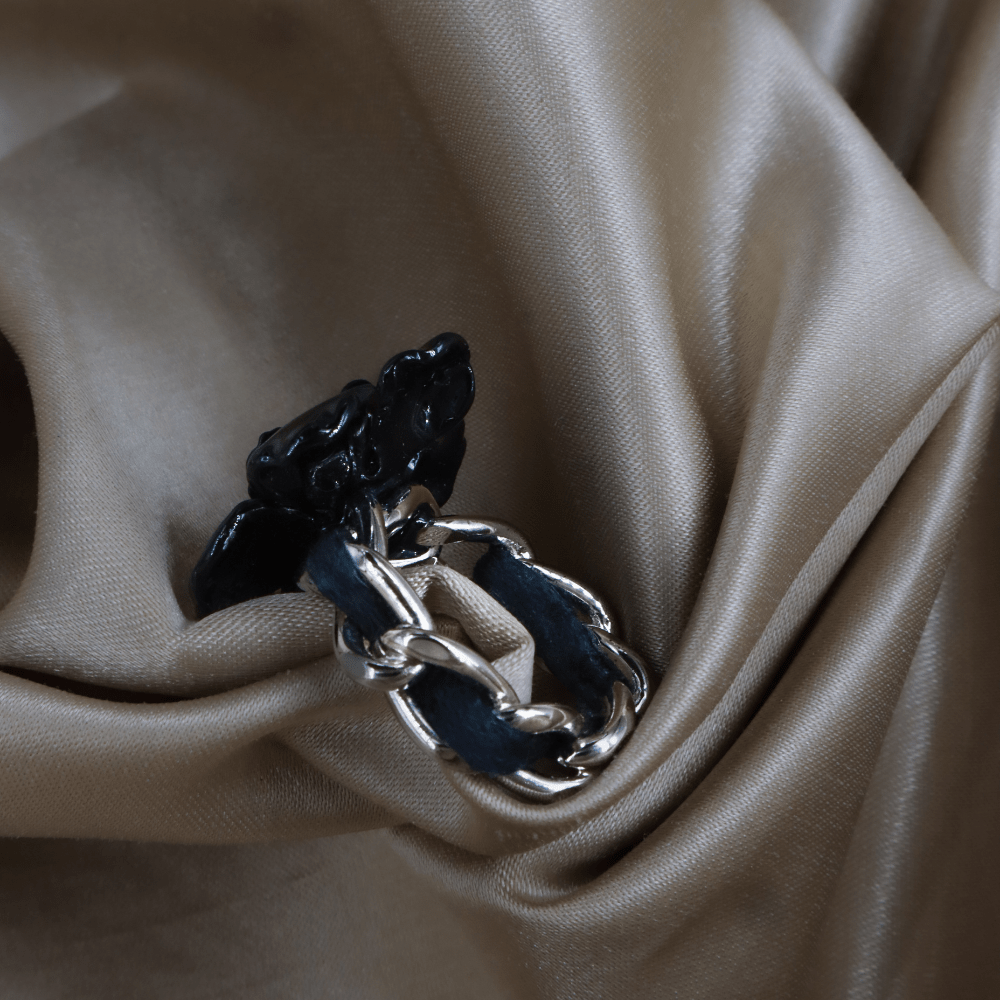 CHANEL Camellia Flower Ring（黑色山茶花戒指）| S級美品 附原盒 - Vintasy