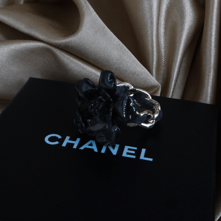 CHANEL Camellia Flower Ring（黑色山茶花戒指）| S級美品 附原盒 - Vintasy