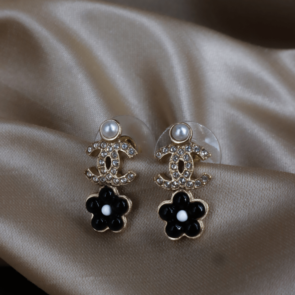 CHANEL 花朵珍珠 CC 垂墜耳環｜2021年款 - Vintasy