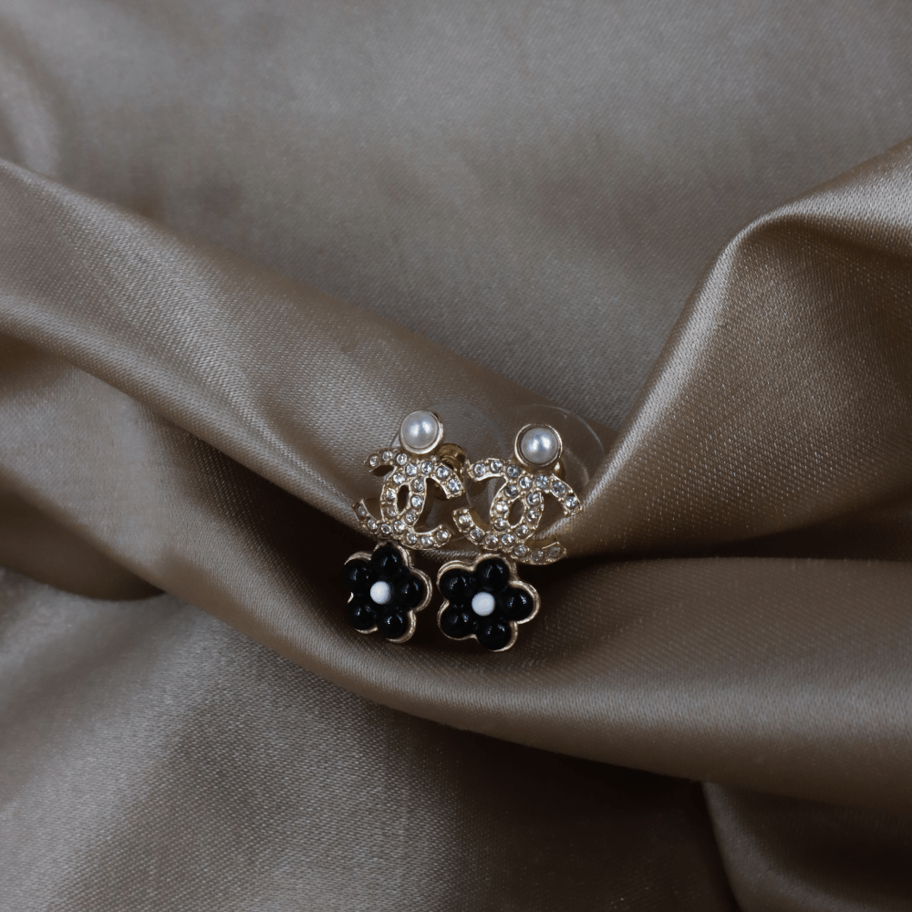 CHANEL 花朵珍珠 CC 垂墜耳環｜2021年款 - Vintasy