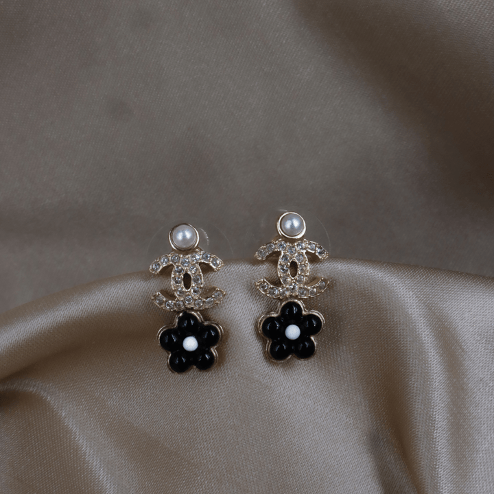 CHANEL 花朵珍珠 CC 垂墜耳環｜2021年款 - Vintasy