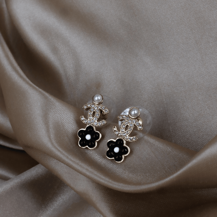 CHANEL 花朵珍珠 CC 垂墜耳環｜2021年款 - Vintasy