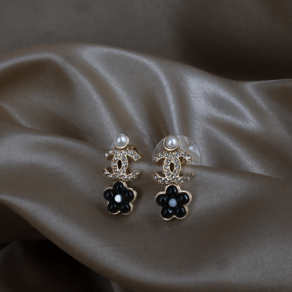 CHANEL 花朵珍珠 CC 垂墜耳環｜2021年款 - Vintasy