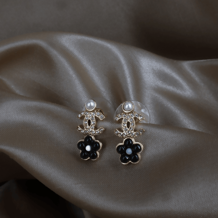 CHANEL 花朵珍珠 CC 垂墜耳環｜2021年款 - Vintasy